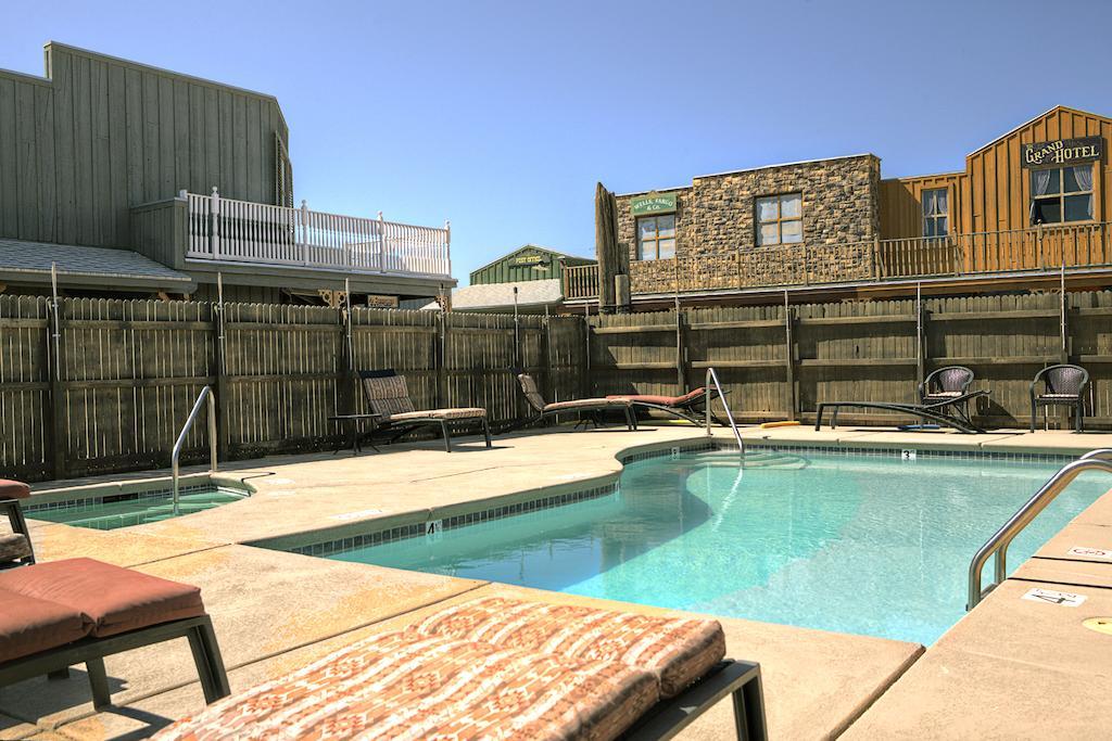 Resort Monument Guest Ranch 4*