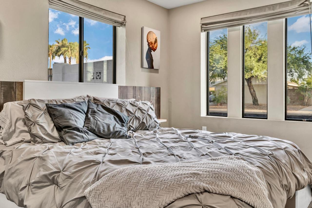 Quiet Contemporary Executive 4bd, 3ba Estate With Pool *