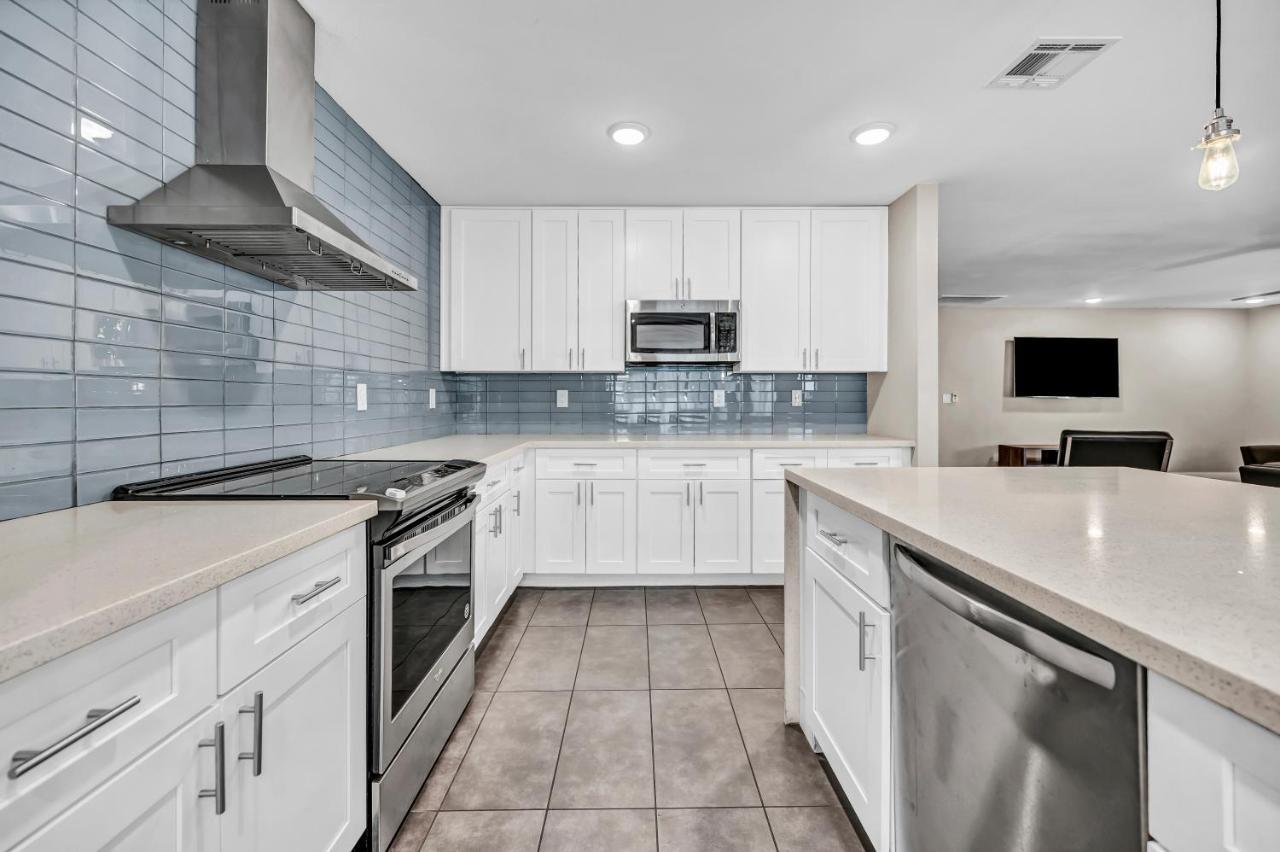 Quiet Contemporary Executive 4bd, 3ba Estate With Pool