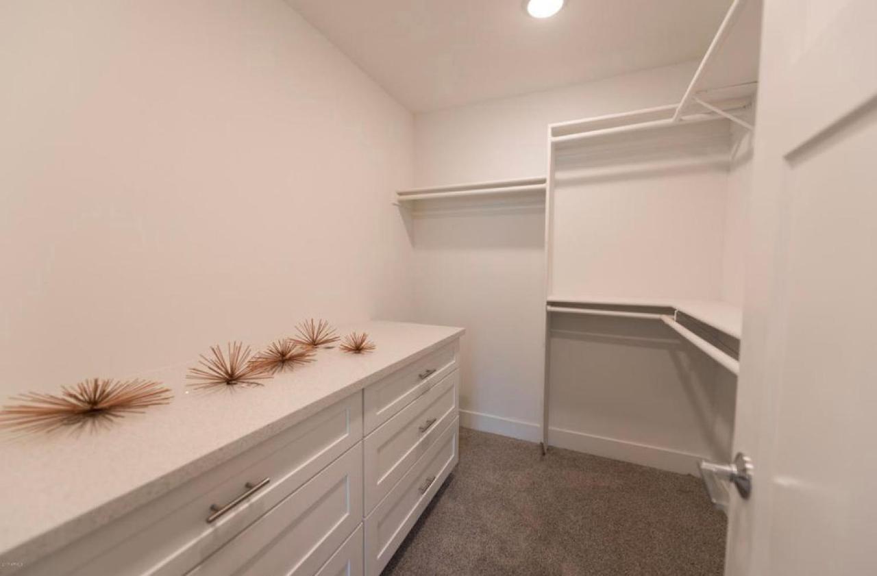 Quiet Contemporary Executive 4bd, 3ba Estate With Pool Villa Tempe