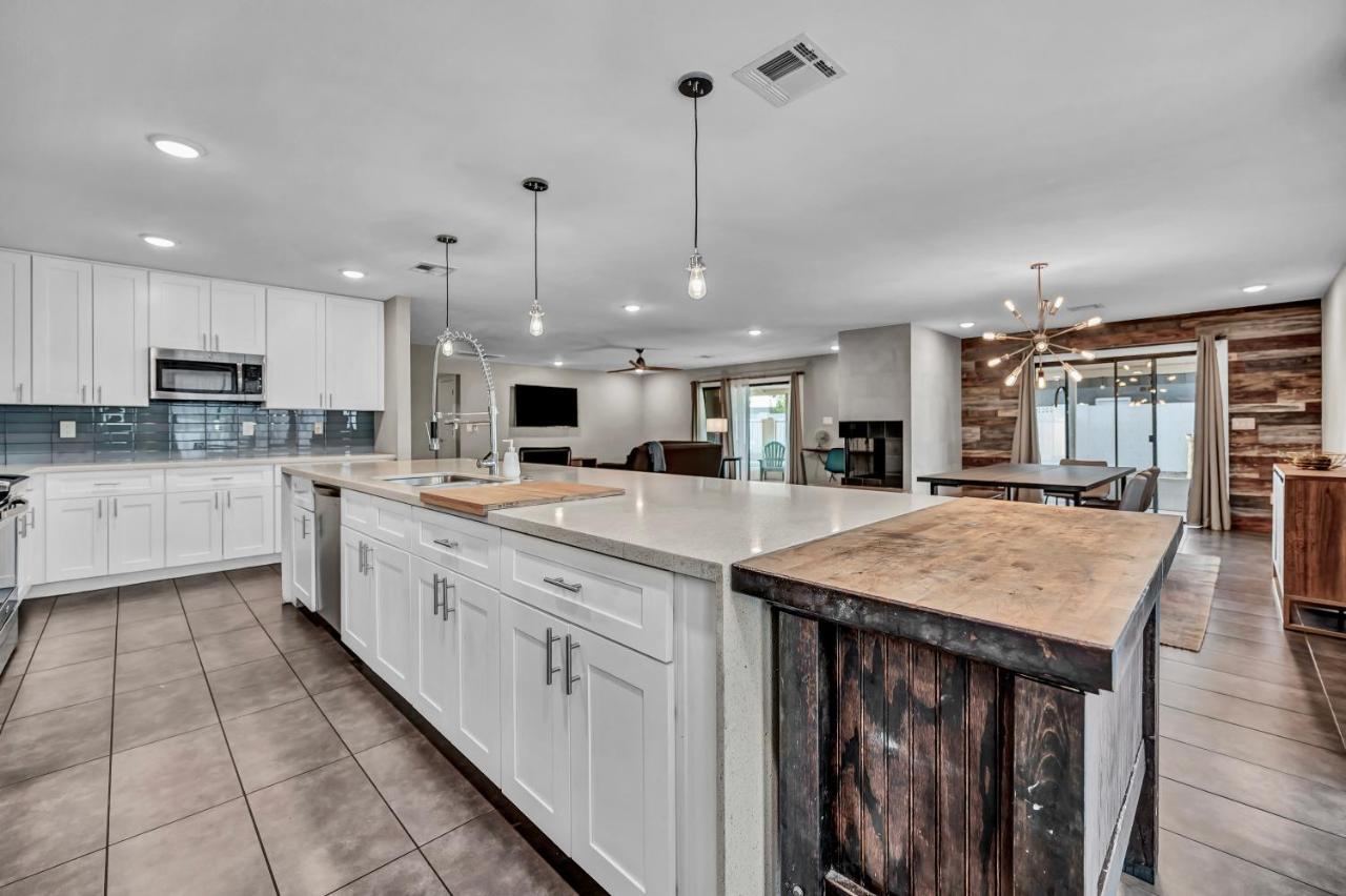 Quiet Contemporary Executive 4bd, 3ba Estate With Pool