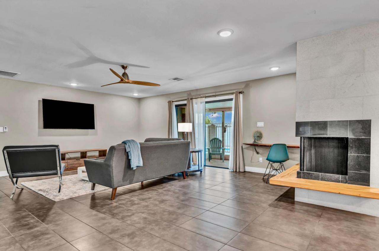 Quiet Contemporary Executive 4bd, 3ba Estate With Pool Villa *