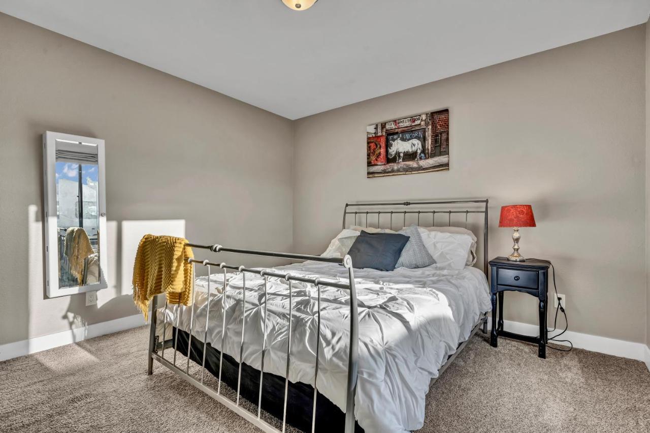 Quiet Contemporary Executive 4bd, 3ba Estate With Pool Tempe