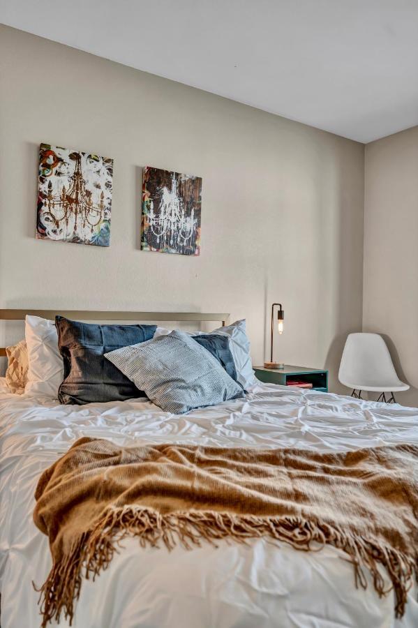 Quiet Contemporary Executive 4bd, 3ba Estate With Pool *