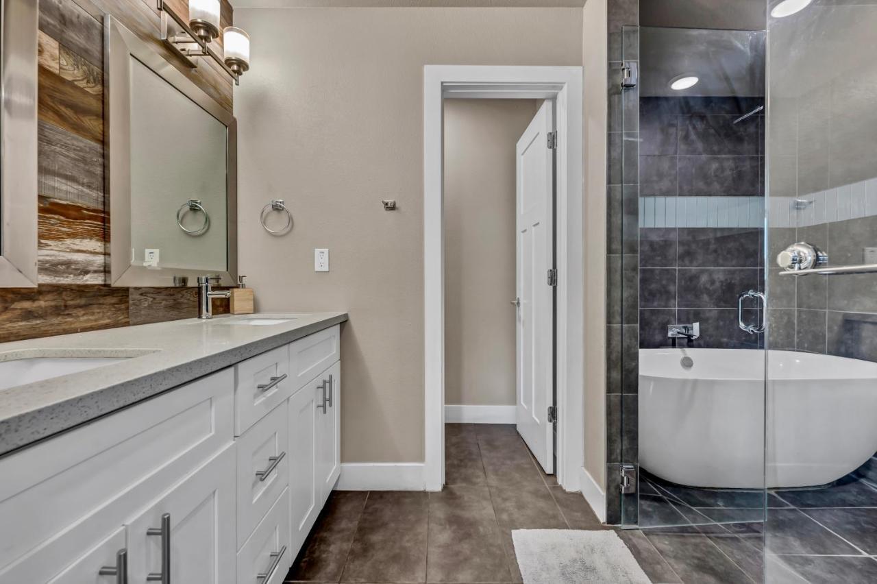 Quiet Contemporary Executive 4bd, 3ba Estate With Pool