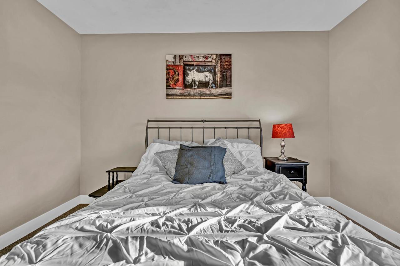 Quiet Contemporary Executive 4bd, 3ba Estate With Pool * Tempe