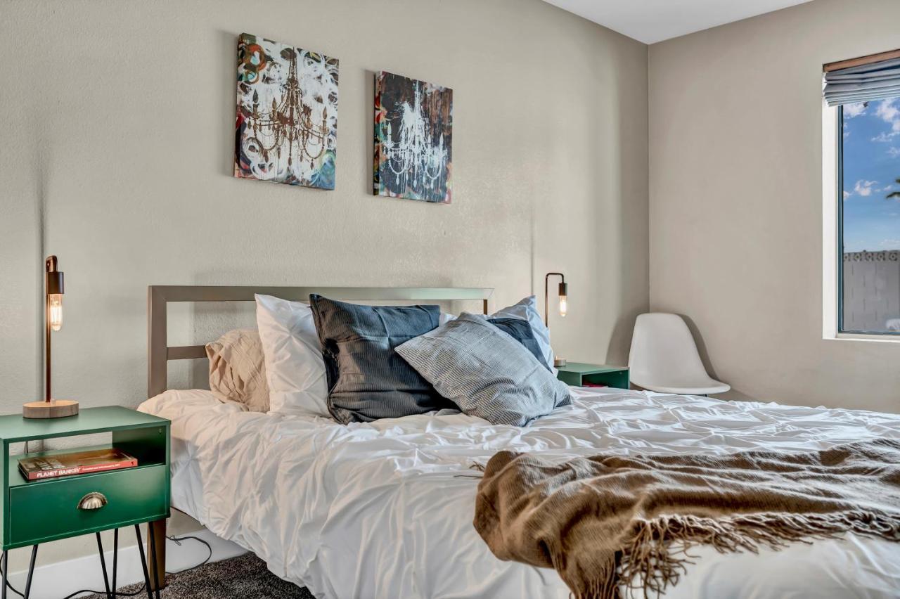 Quiet Contemporary Executive 4bd, 3ba Estate With Pool *
