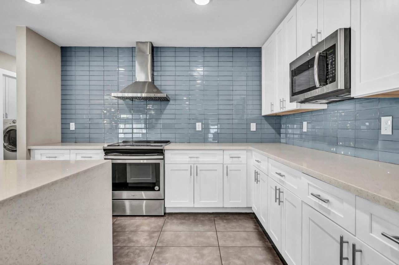 Quiet Contemporary Executive 4bd, 3ba Estate With Pool Villa *