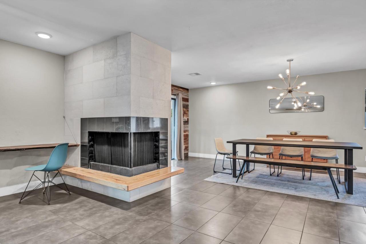Quiet Contemporary Executive 4bd, 3ba Estate With Pool Villa