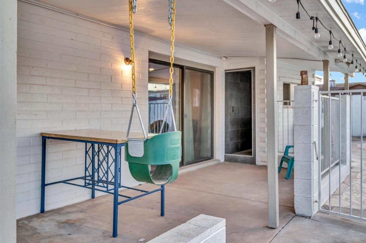 Quiet Contemporary Executive 4bd, 3ba Estate With Pool Villa