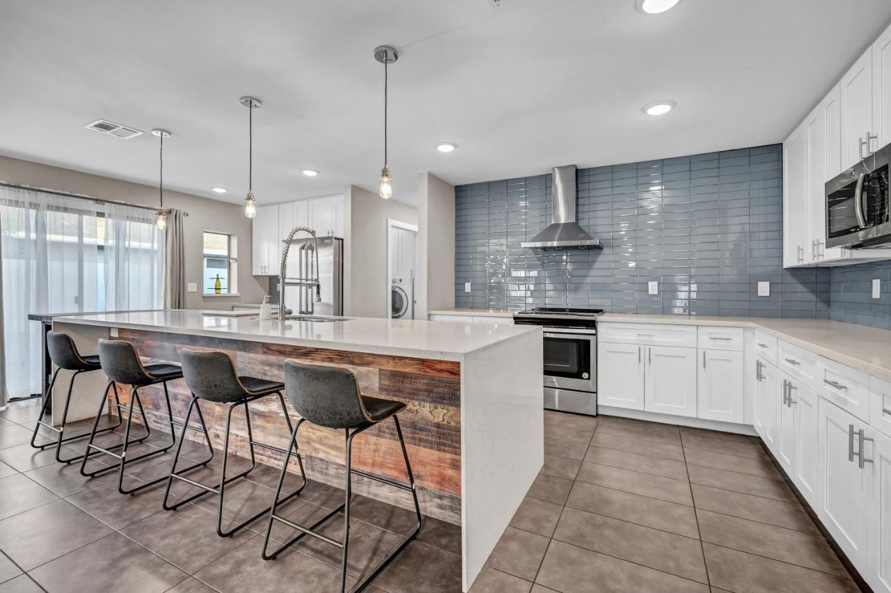 Quiet Contemporary Executive 4bd, 3ba Estate With Pool Villa Tempe