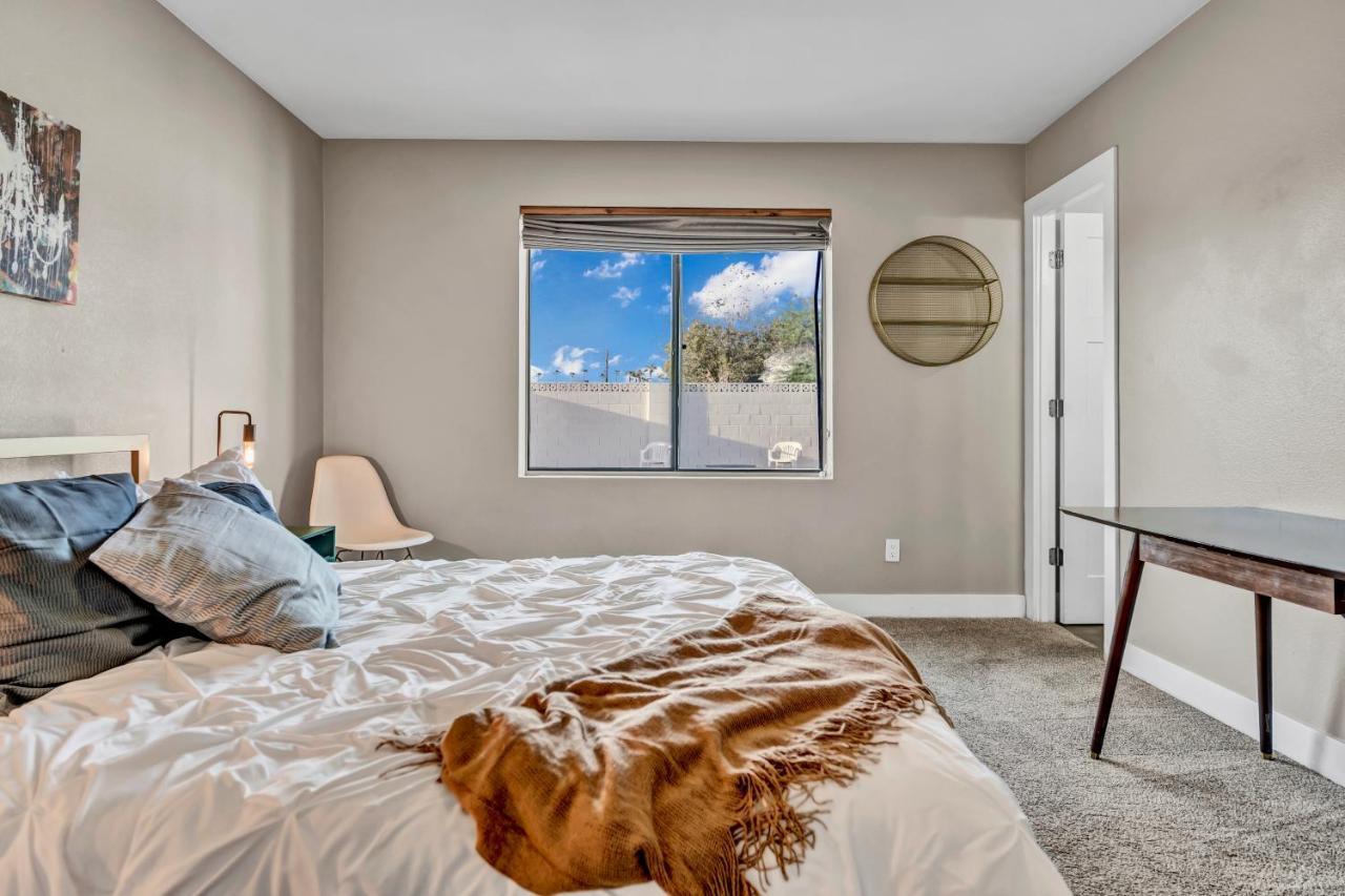 Quiet Contemporary Executive 4bd, 3ba Estate With Pool Villa
