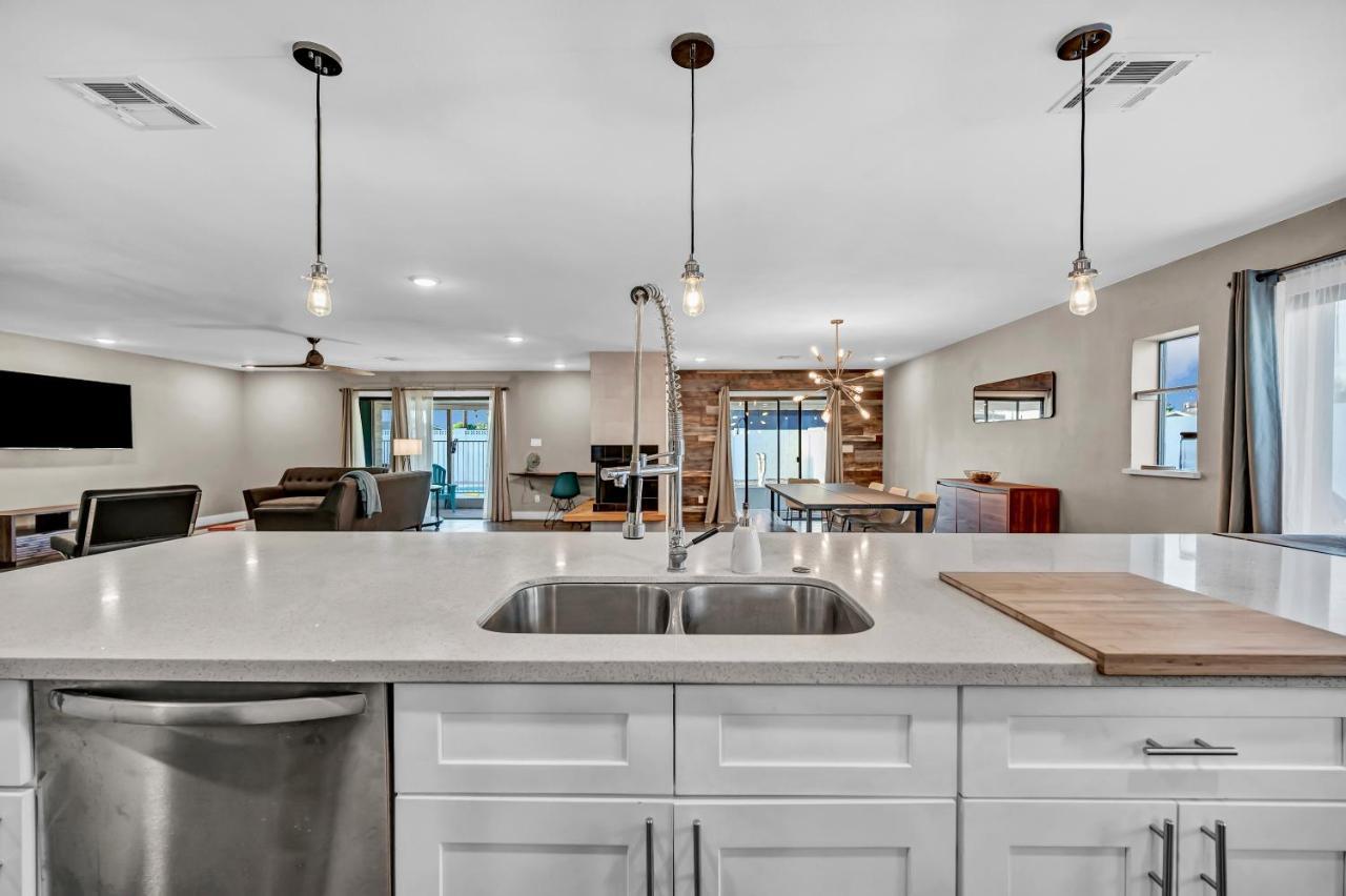 Villa Quiet Contemporary Executive 4bd, 3ba Estate With Pool *