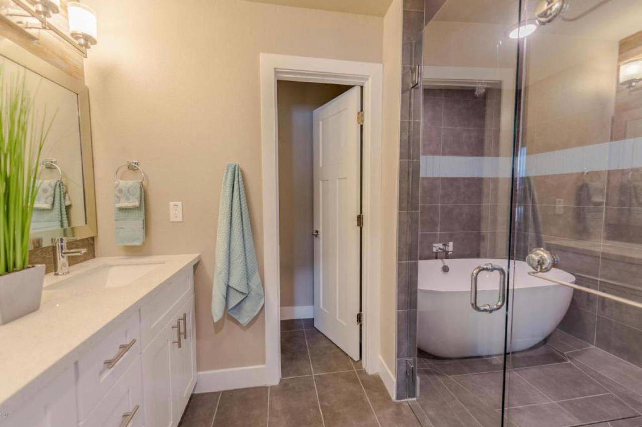 Quiet Contemporary Executive 4bd, 3ba Estate With Pool Villa *