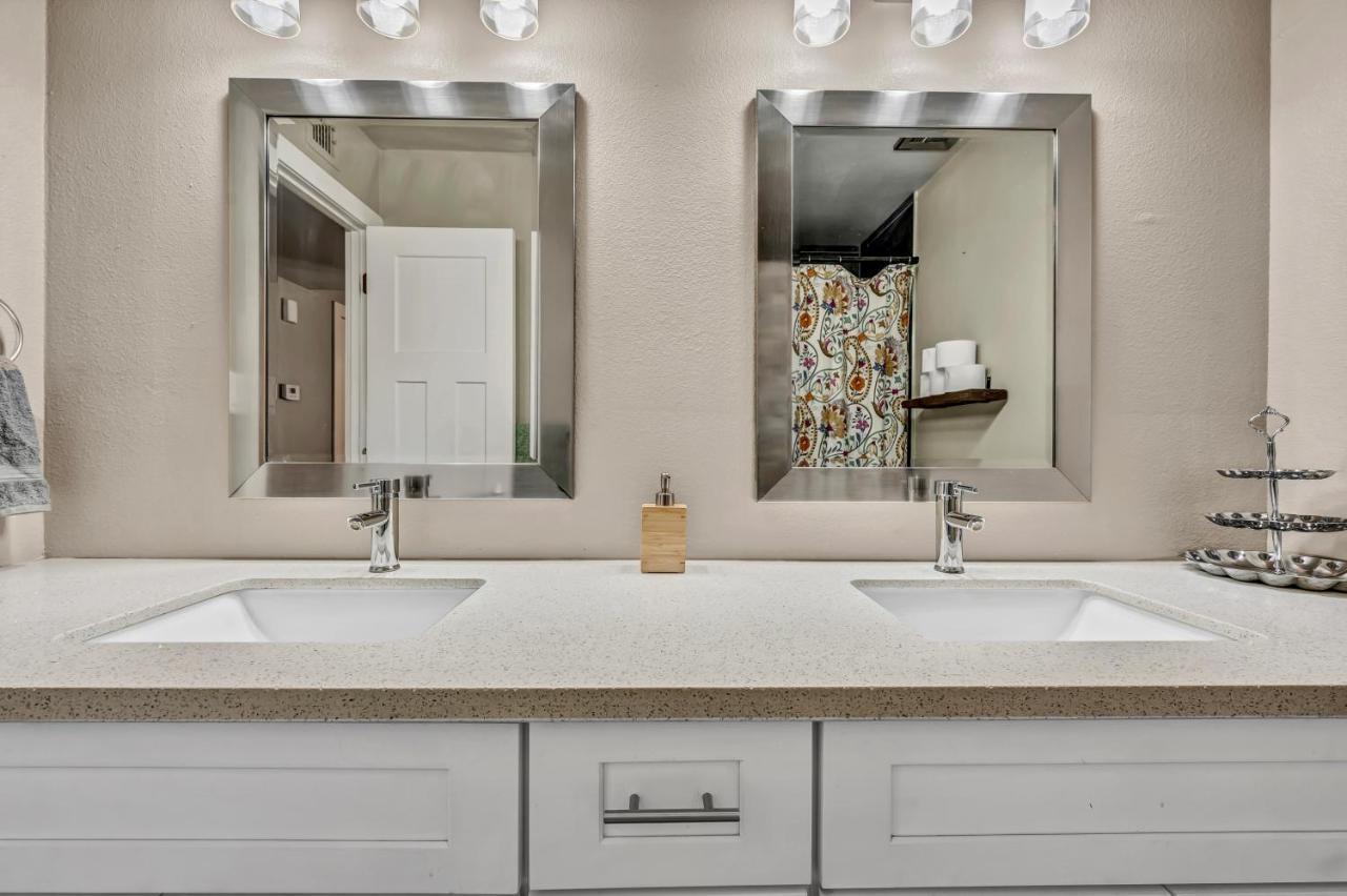 Quiet Contemporary Executive 4bd, 3ba Estate With Pool *
