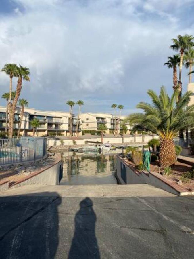 Private Oasis With River Views Across From Laughlin Holiday home