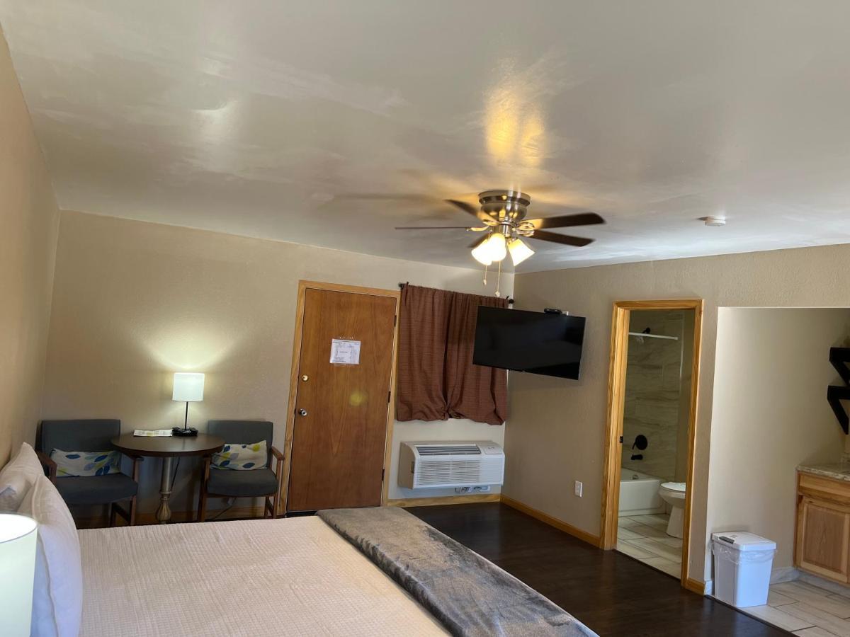 Timberlodge Inn *