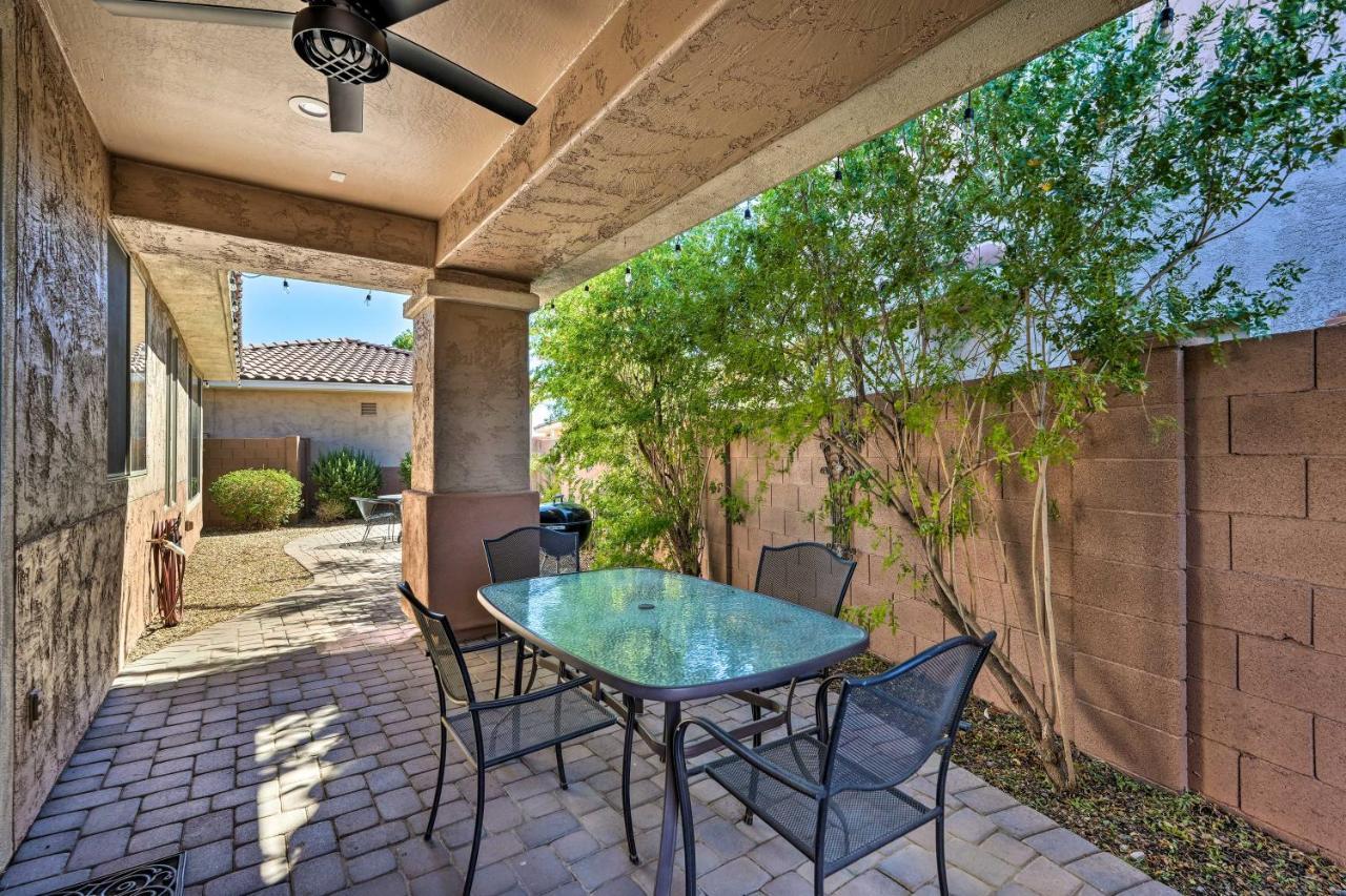 Desert Oasis Walk To Community Pool Holiday home