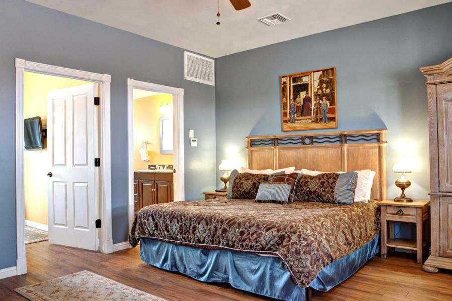 Resort Monument Guest Ranch 4*