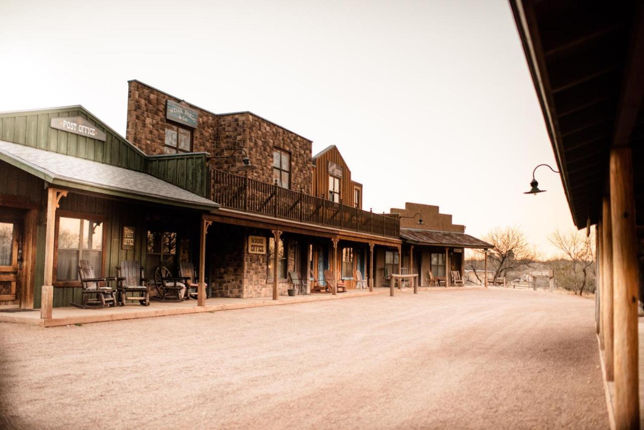 Resort Monument Guest Ranch 4*