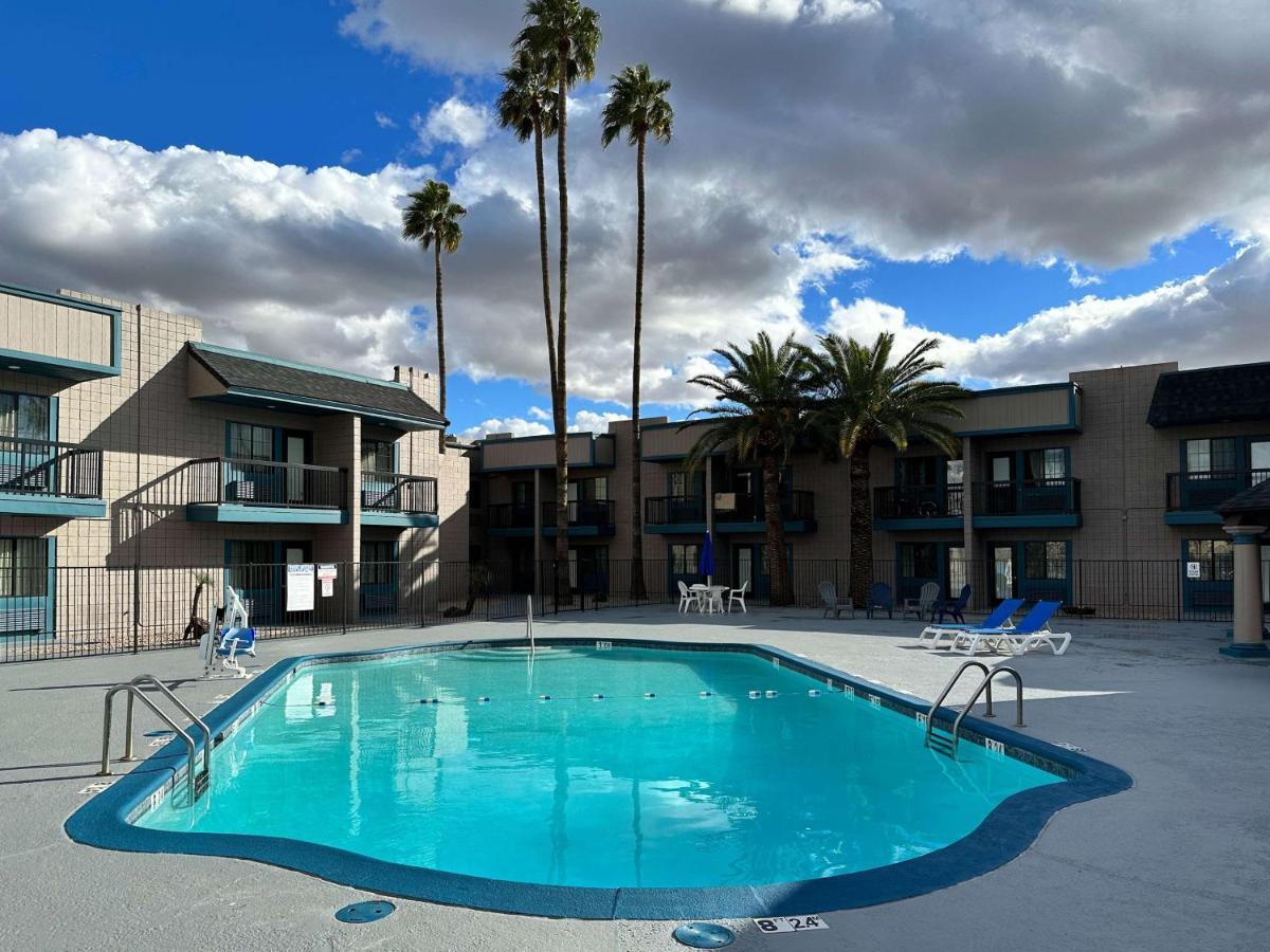 6 Az Near Downtown & Sloan Park Hotel 4*
