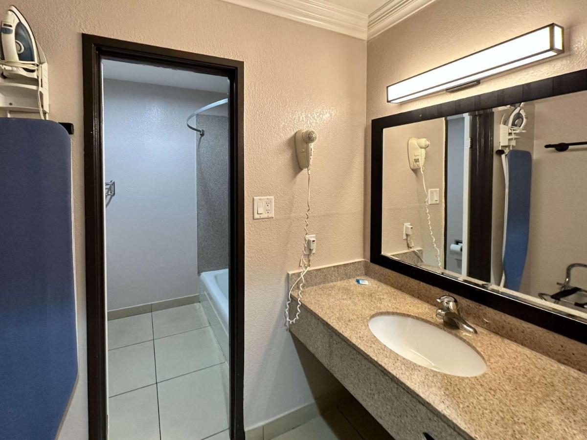6 Az Near Downtown & Sloan Park 4*