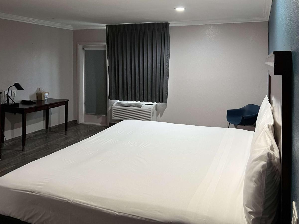Hotel 6 Az Near Downtown & Sloan Park