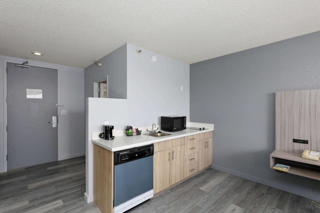 6 Havasu Az Hotel 2*