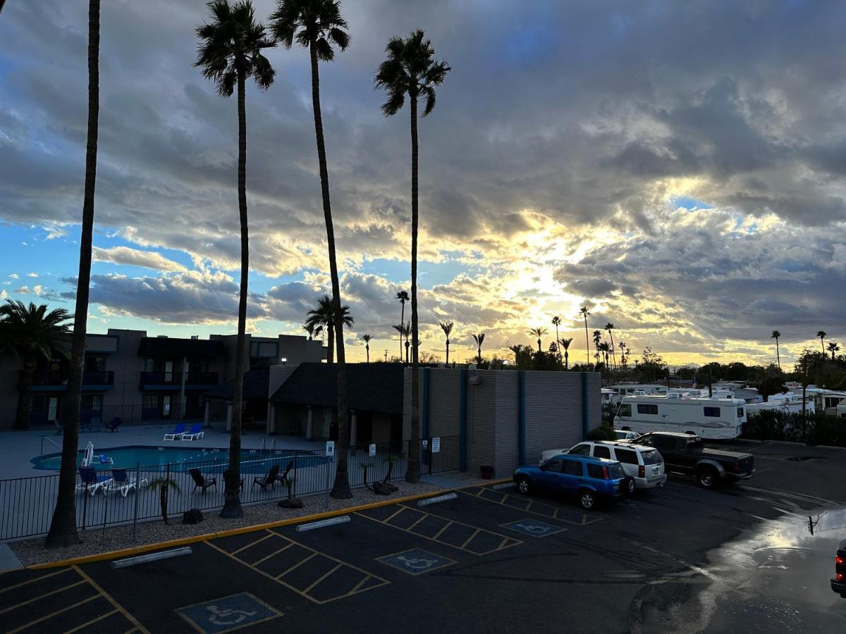 6 Az Near Downtown & Sloan Park Hotel 4*
