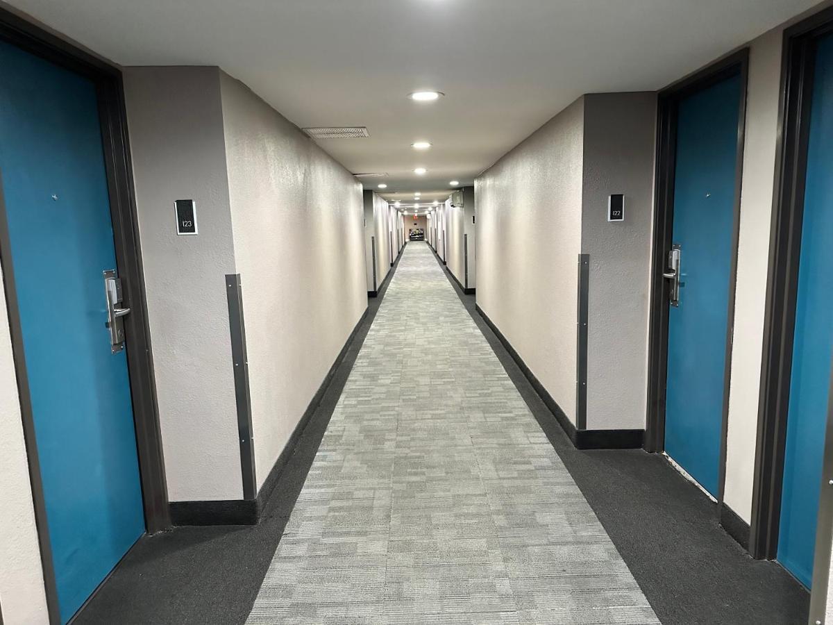 Hotel 6 Az Near Downtown & Sloan Park 4*