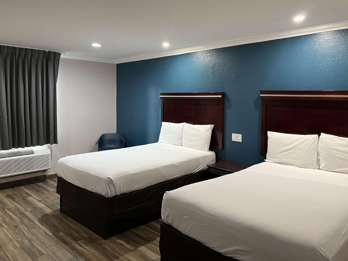 Hotel 6 Az Near Downtown & Sloan Park 4*