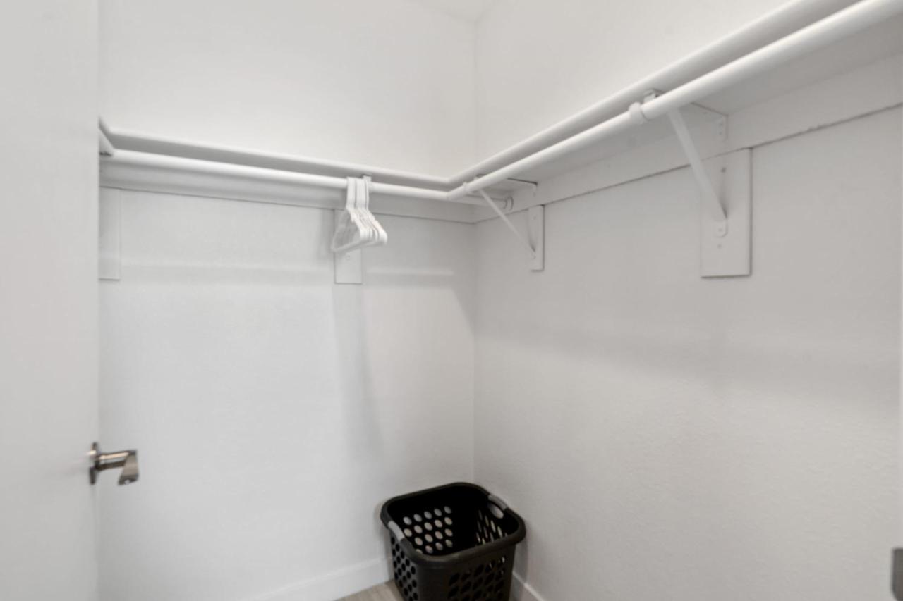 Newly Renovated 2br W Pool By Gia Apartment