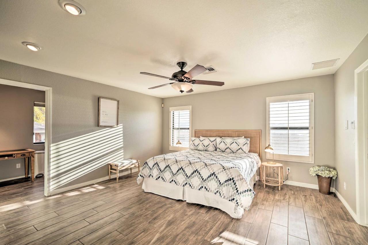 Havasu Oasis With View, 1 Mi To Beach! Holiday home