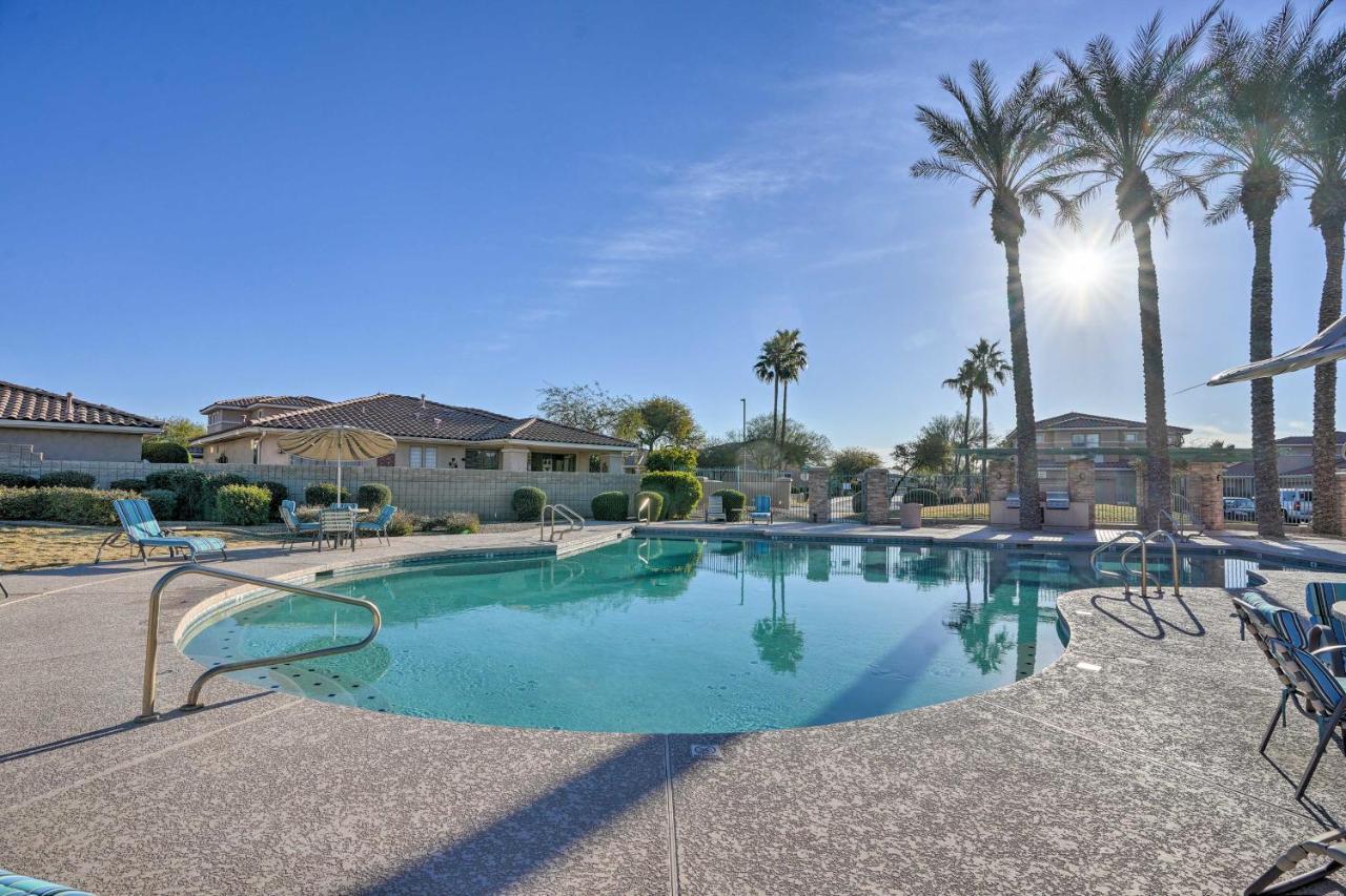 Desert Oasis Walk To Community Pool Holiday home *