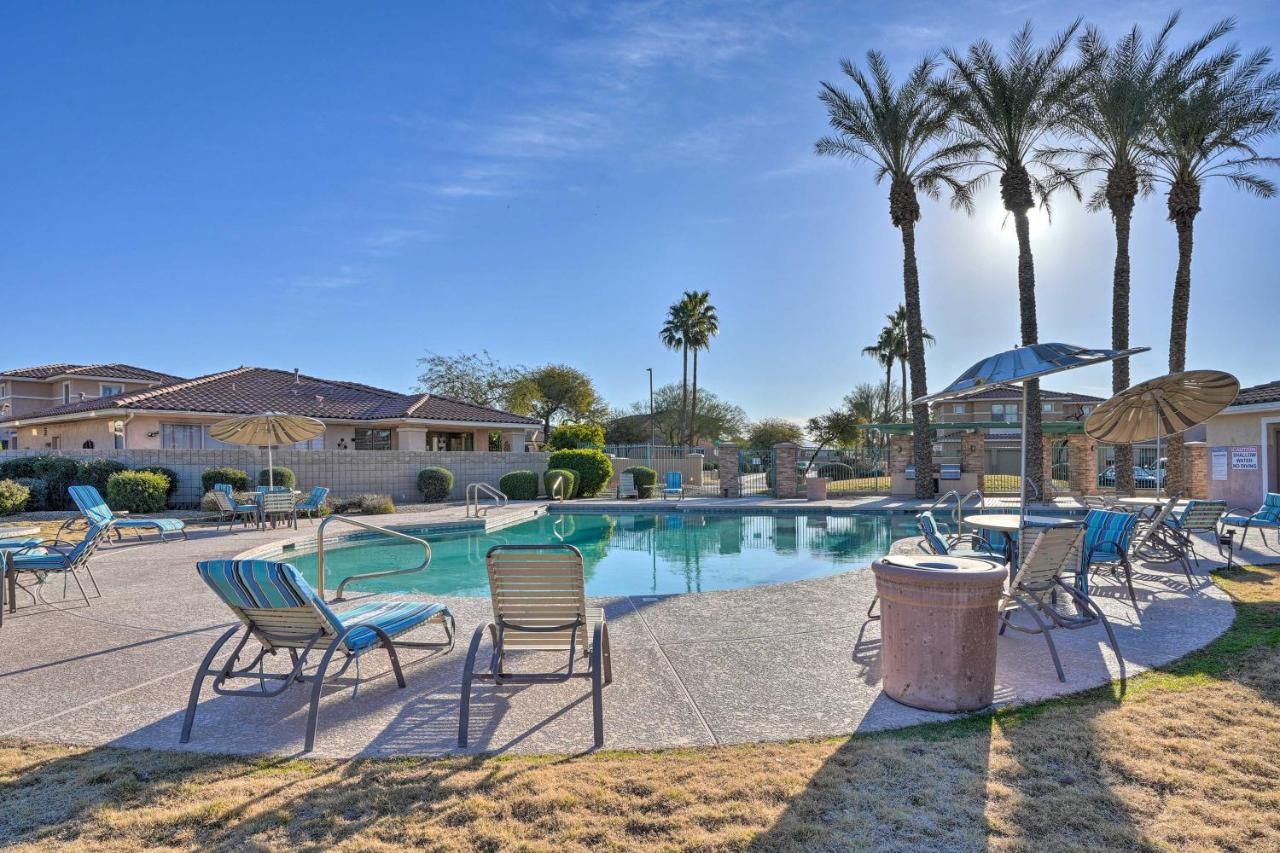 Desert Oasis Walk To Community Pool Holiday home *