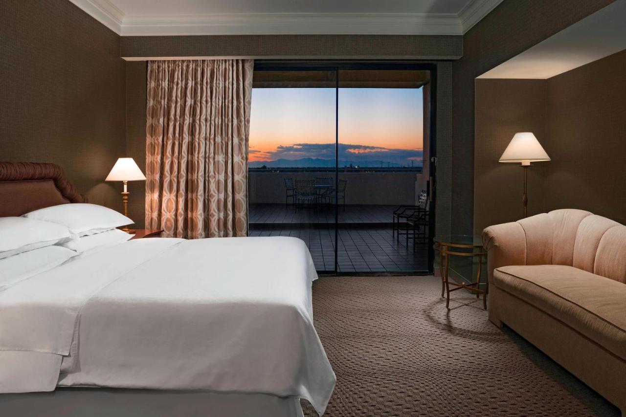 Sheraton Crescent 3* Phoenix