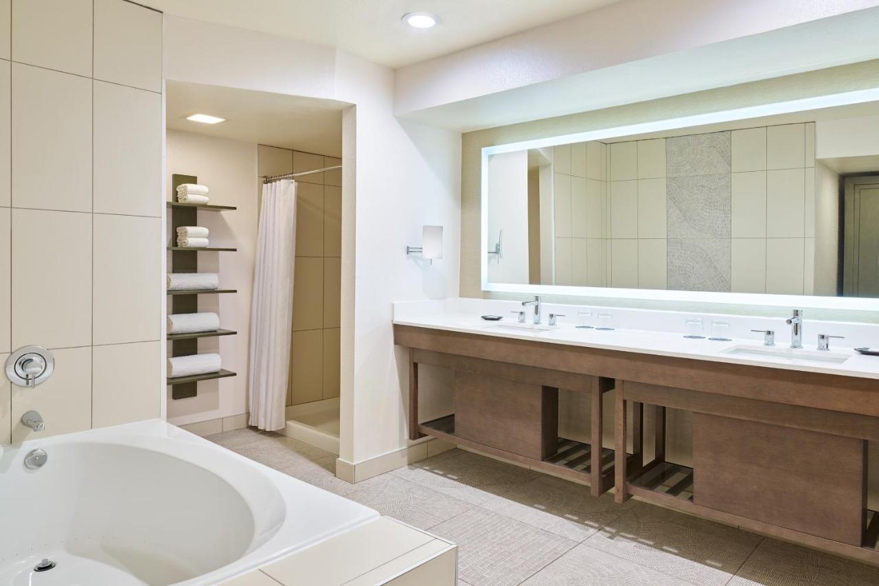 Sheraton & 3* Tucson