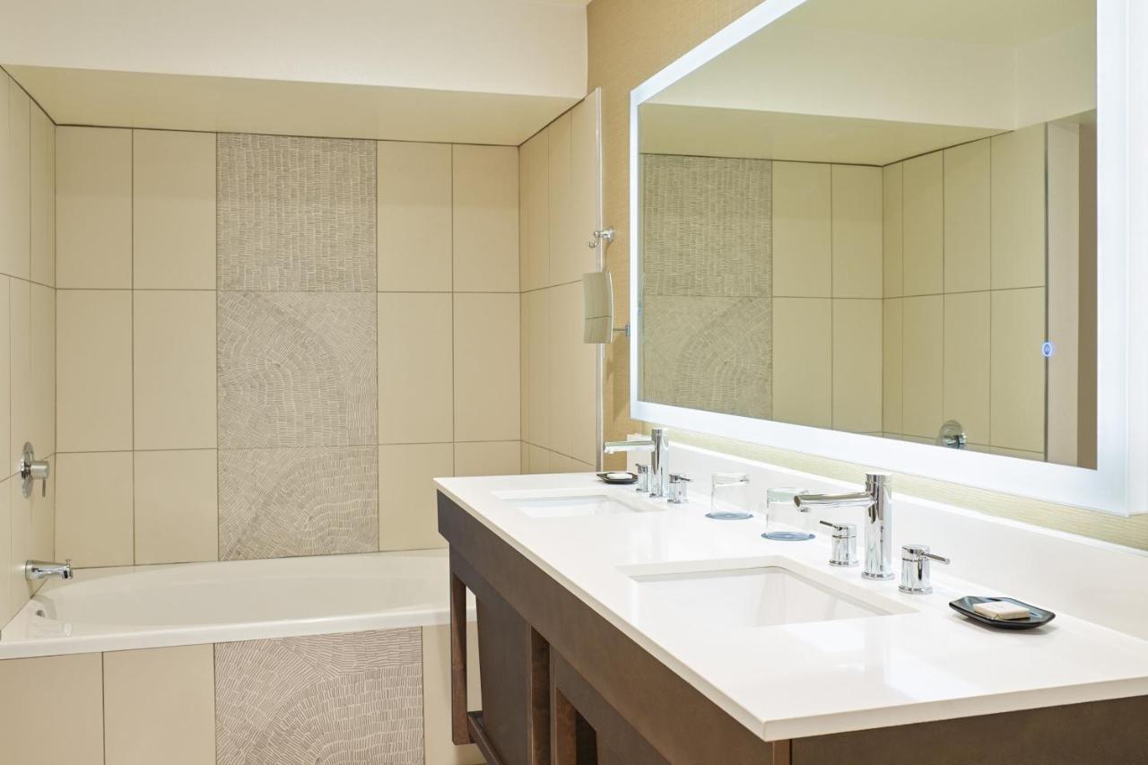 Hotel Sheraton & 3*