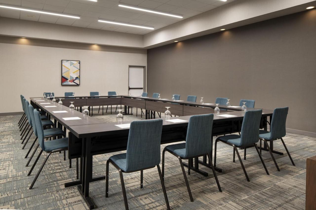 Four Points By Sheraton Airport Hotel 3*