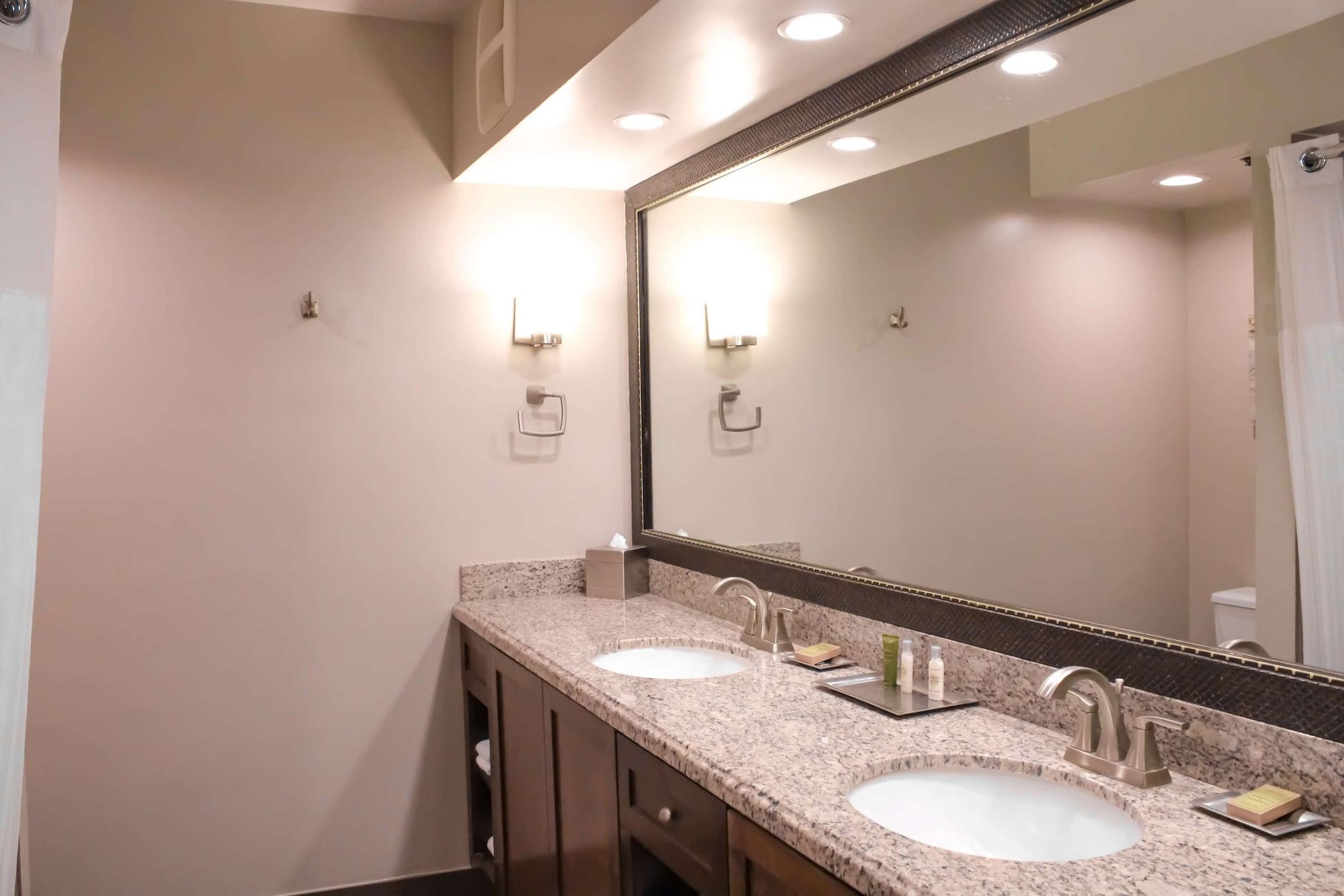 Doubletree By Hilton Phoenix Hotel 4*