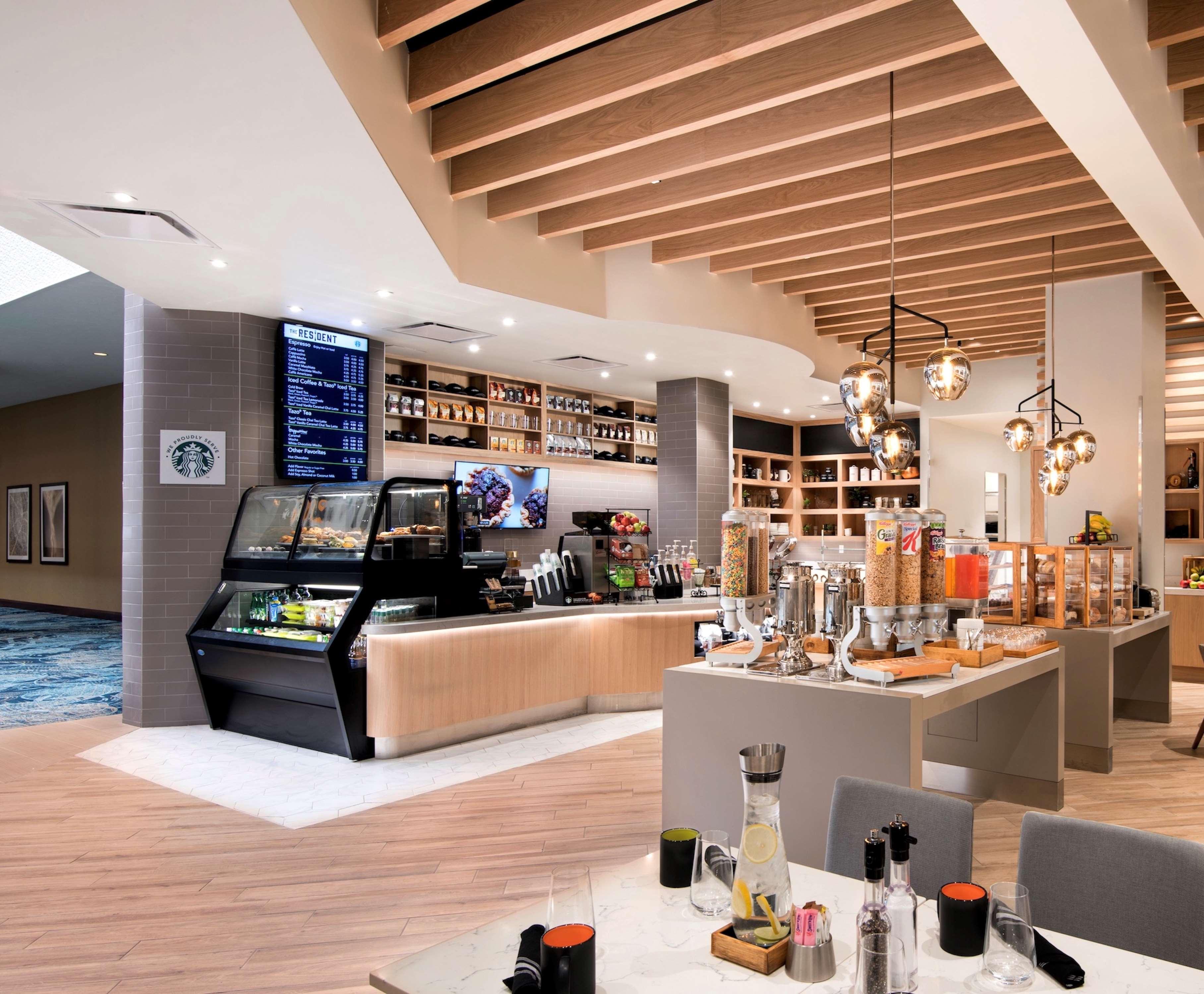 Doubletree By Hilton Phoenix Hotel 4*