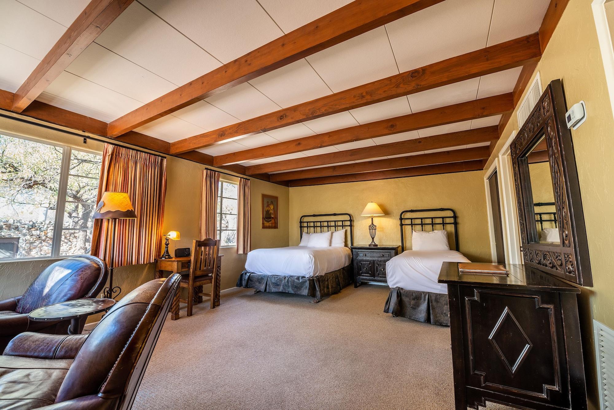 Tanque Guest Ranch Lodge *