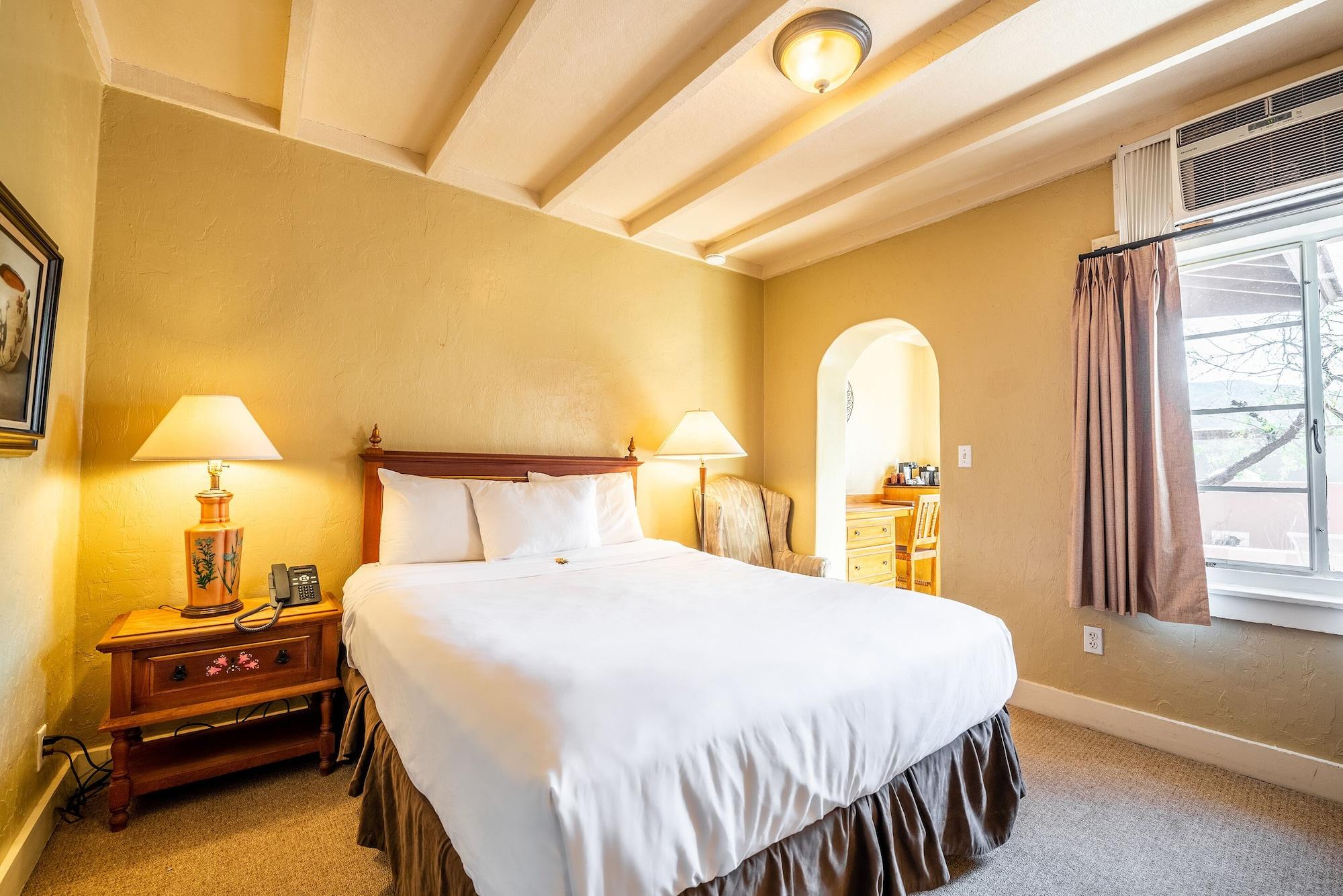 Tanque Guest Ranch Lodge *