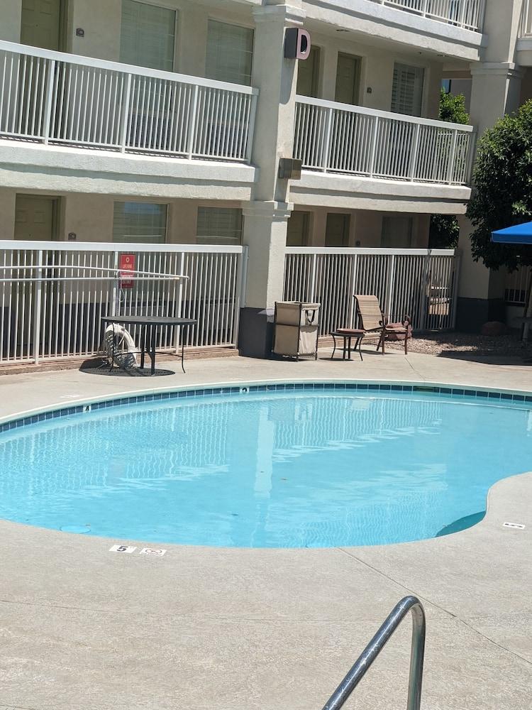 Surestay By Western Hotel