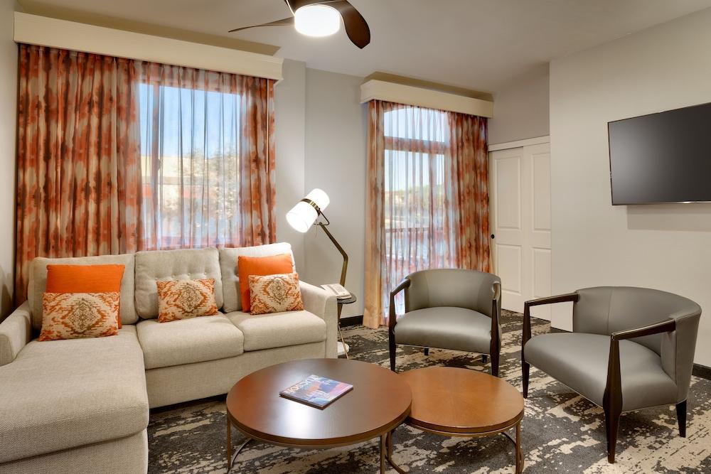 Hotel Embassy - Paloma Village