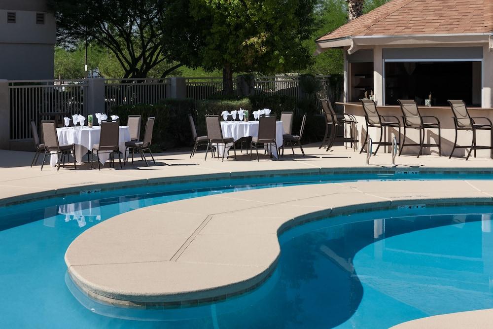 Hilton Garden Airport Hotel 3*