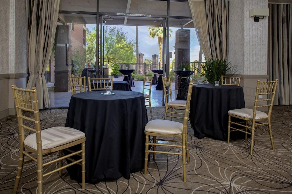 Hotel Embassy By Hilton Scottsdale Phoenix