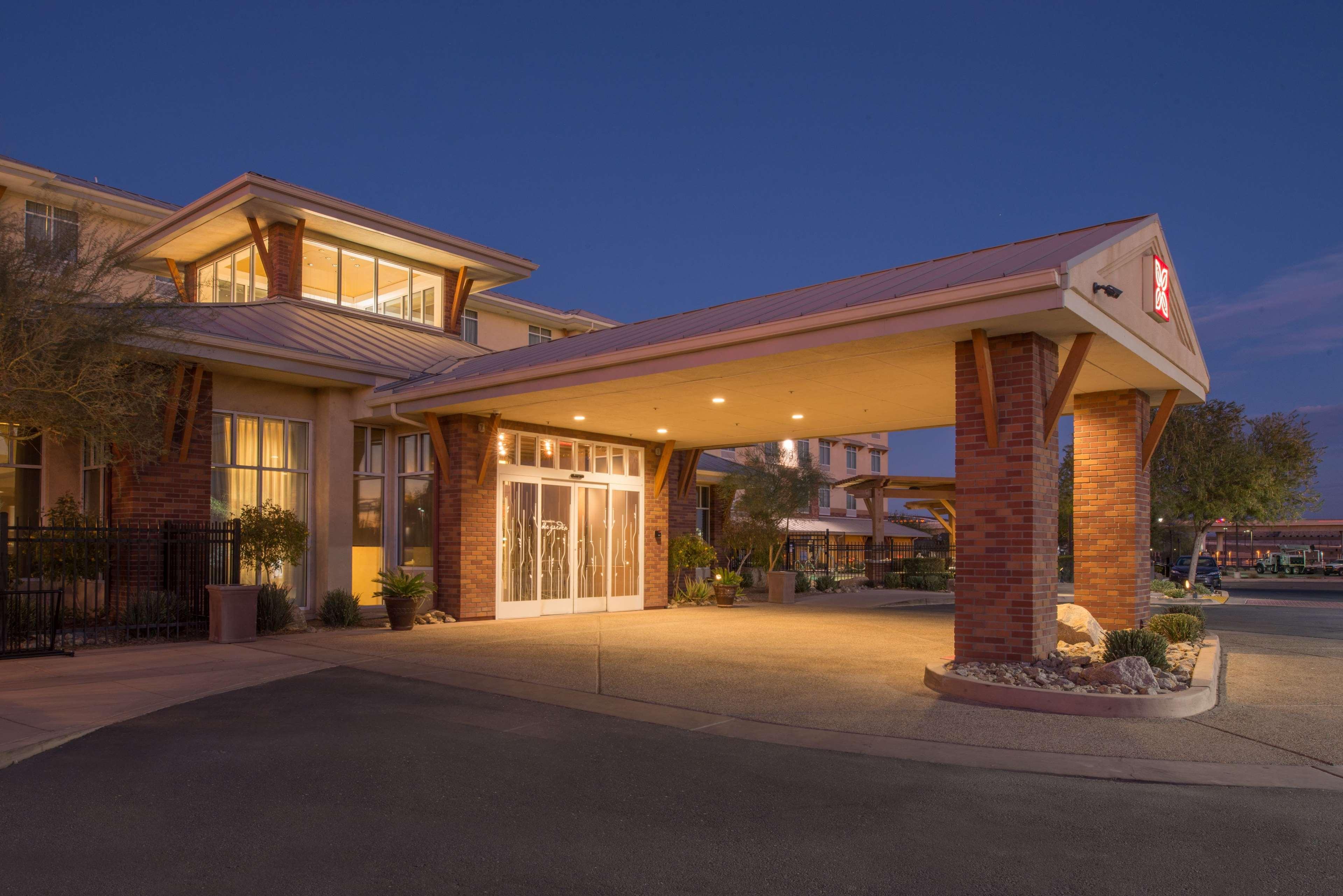Hilton Garden Pivot Point Hotel 3*