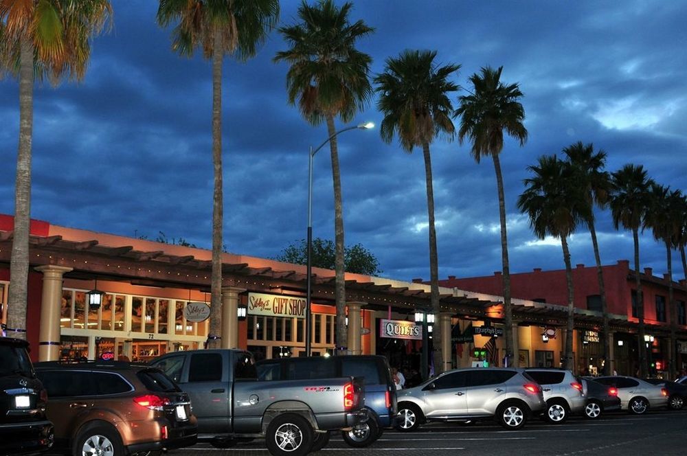 Hilton Phoenix Hotel 4*
