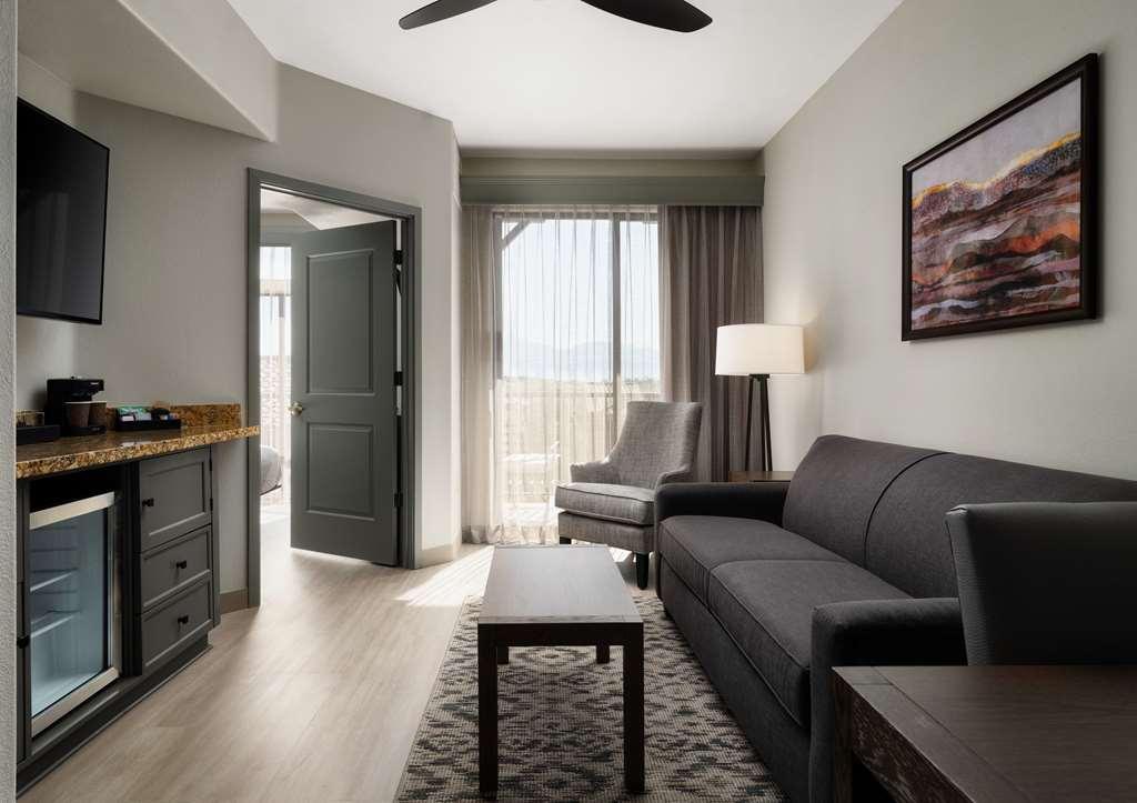 Embassy - Paloma Village Hotel Tucson